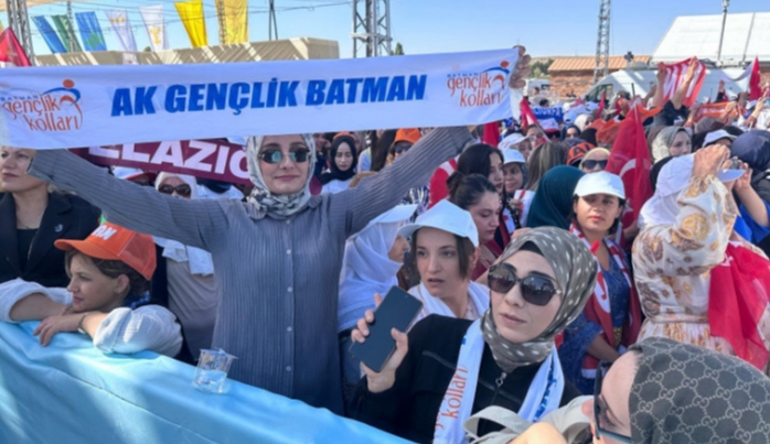 BATMAN'DAN MALAZGİRT'E 3 BİN 222 KİŞİLİK KATILIM BATMAN'DAN MALAZGİRT'E 3 BİN 222 KİŞİLİK KATILIM
