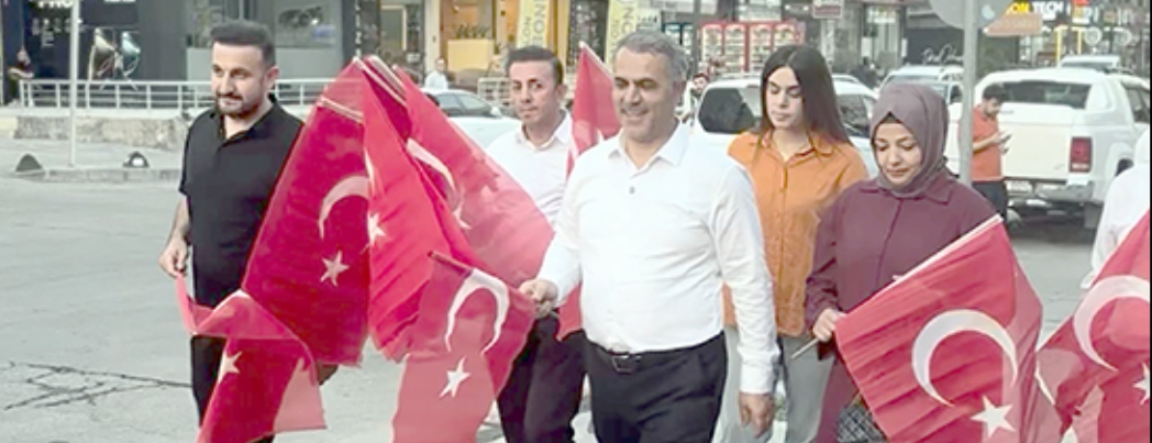 ESNAFA BAYRAK DAITILDI