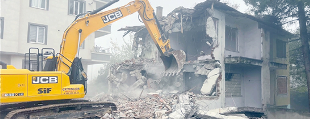 METRUK YAPILAR YIKILDI, KENT DAHA GVENL HALE GELYOR