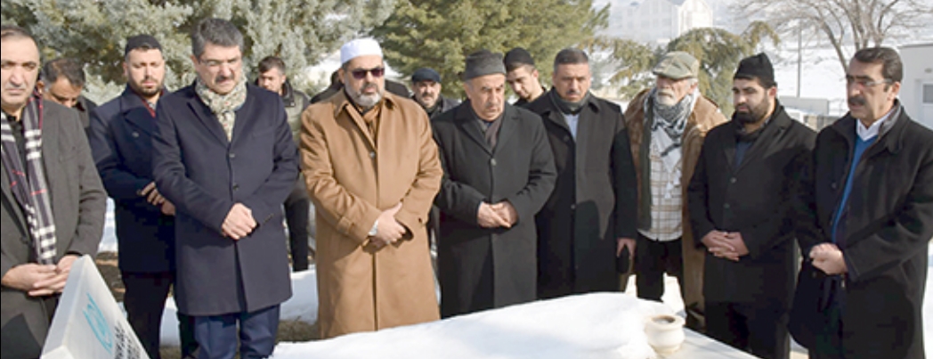 NECAT NASIRO�LU MEZARI BA�INDA DUALARLA ANILDI