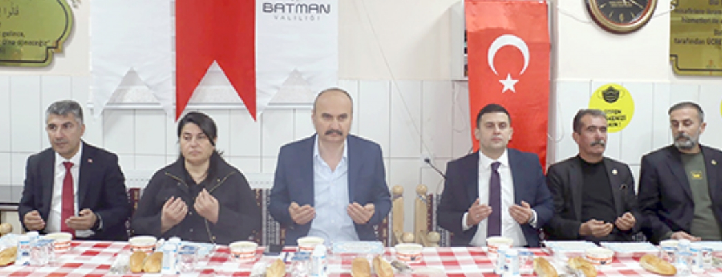 VAL�, �K� MAHALLEN�N SAK�NLER�YLE ORUCUNU A�TI