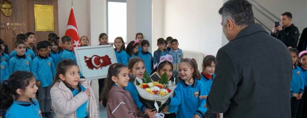 REKT�R DEM�R, HASANKEYF'TE M�N�KLERLE BULU�TU