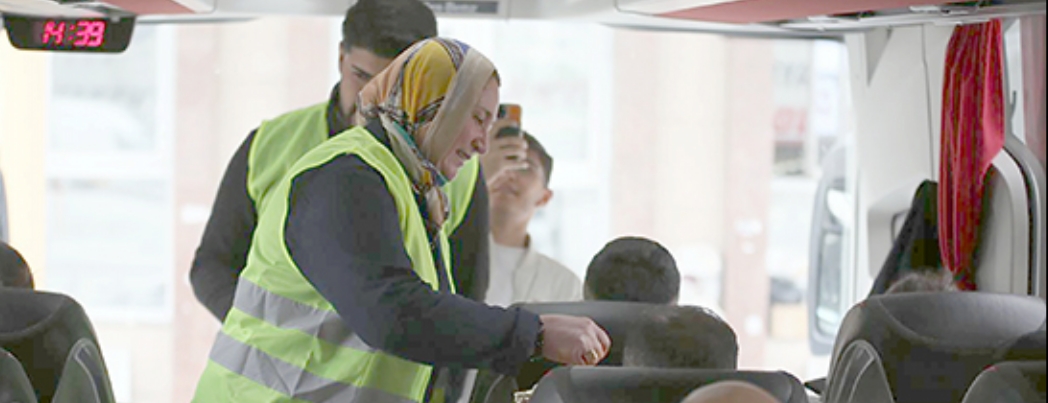 BELED�YE, YOLDA OLAN VATANDA�LARI M�SAF�R ETT�