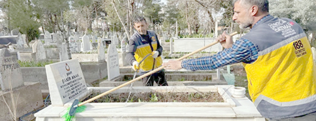MEZARLIKLAR BAYRAMA HAZIR