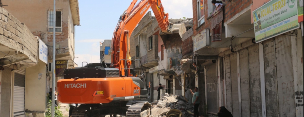 İluh Caddesi’nde Metruk Binalar Yıkılıyor