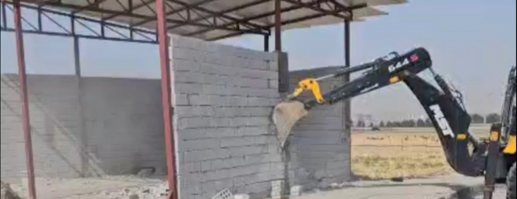RUHSATSIZ KAÇAK DÜKKAN YIKILDI