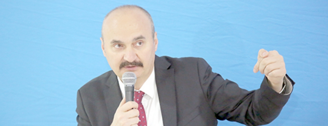 VALİ CANALP “ZAFER RUHU GELECEĞE IŞIK TUTUYOR”